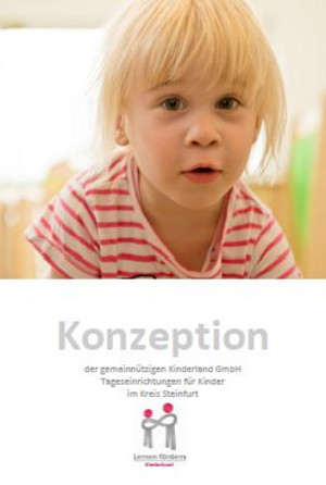 Deckblatt der Kinderland-Konzeption. Kindergartenkind in rot/weiß gestreiften Shirt schaut neugierig in die Kamera
