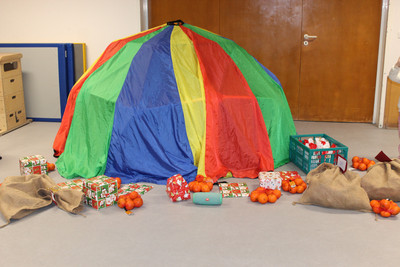 Geschenke in der Turnhalle
