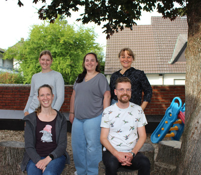 Auf diesem Foto wird der neue Elternbeirat unserer Einrichtung präsentiert.