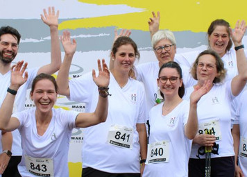 Ein Gruppenfoto der Läuferinnen und Läufer.