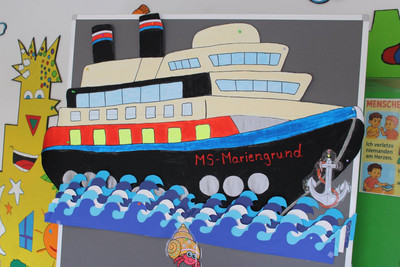 Zeichnung eines Kreuzfahrtschiffes 