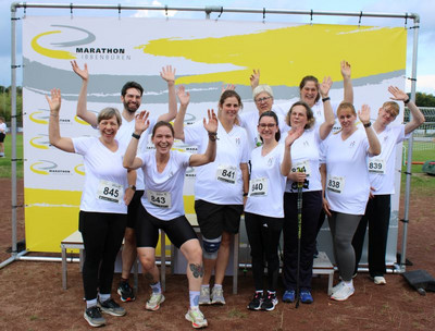 Ein Gruppenfoto der Läuferinnen und Läufer.